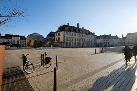 Le Petit France - Hyper Centre De Fontainebleau - Proche Inseadアパートメント エクステリア 写真